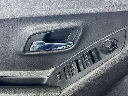 Used 2020 Chevrolet Trax LS w/ Tint and Cruise Package image 18