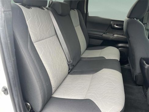 Used 2022 Toyota Tacoma TRD Off-Road image 29