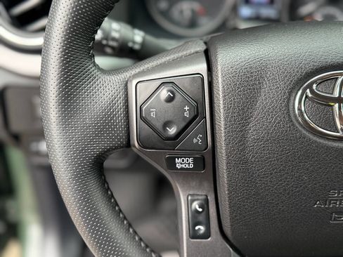 Used 2022 Toyota Tacoma TRD Off-Road image 15