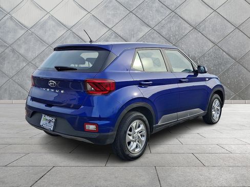 Certified 2023 Hyundai Venue SE image 7