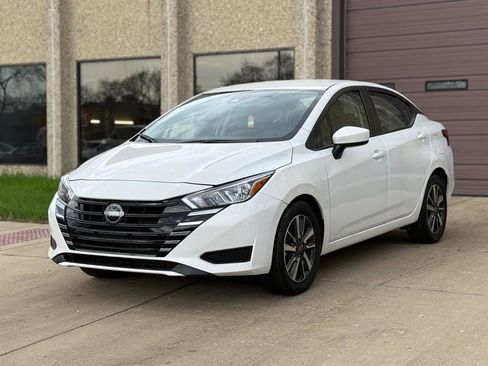 Used 2024 Nissan Versa SV image 3