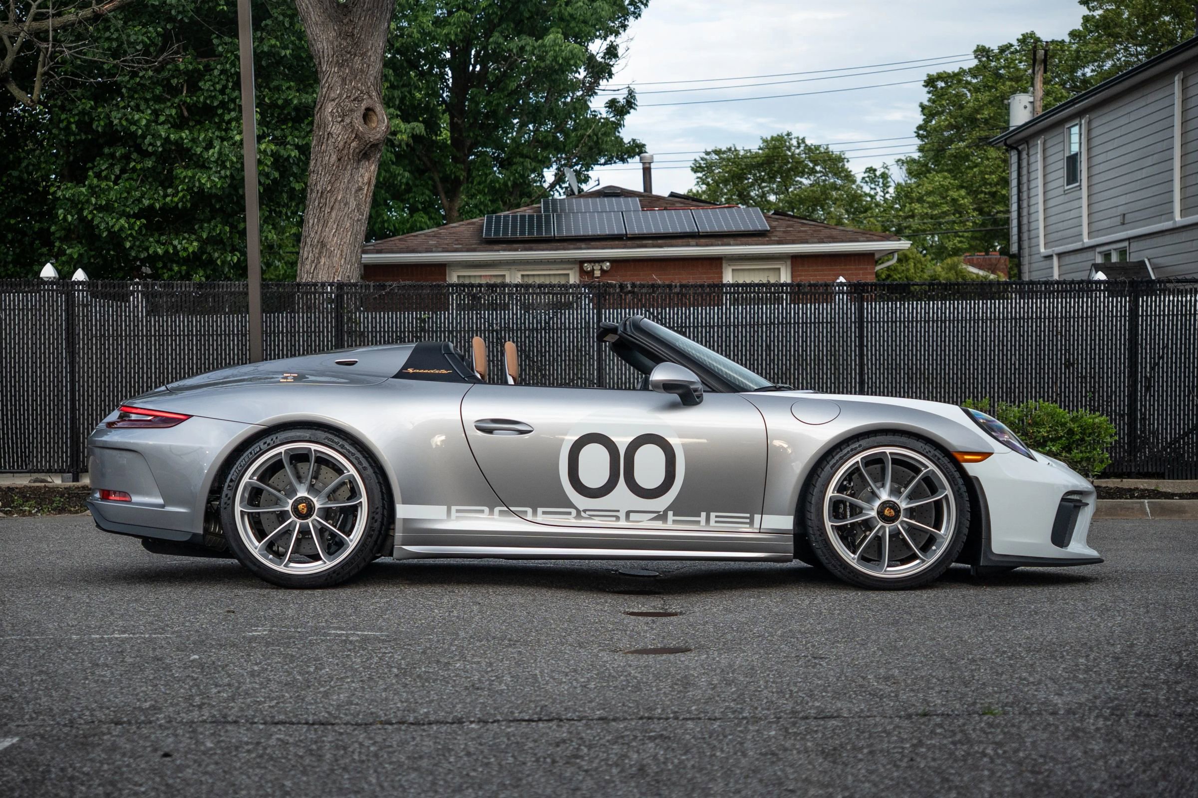Used 2019 Porsche 911 Speedster RWD image 22