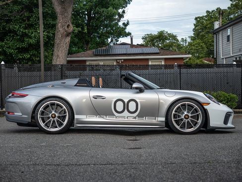 Used 2019 Porsche 911 Speedster RWD image 22