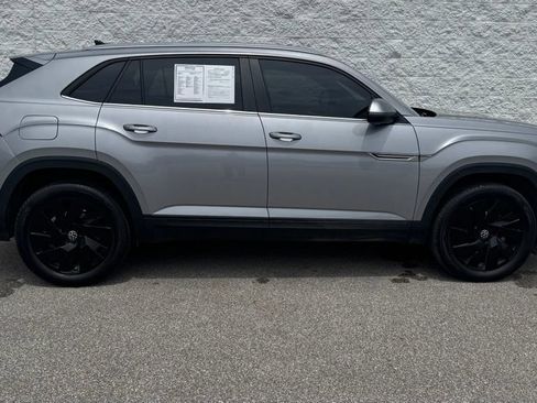 Used 2025 Volkswagen Atlas Cross Sport SE AWD/4WD image 2