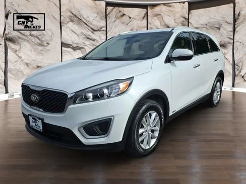 Used 2018 Kia Sorento AWD image 1