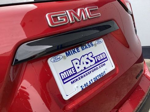 Used 2023 GMC Terrain SLE w/ Driver Convenience Package image 16