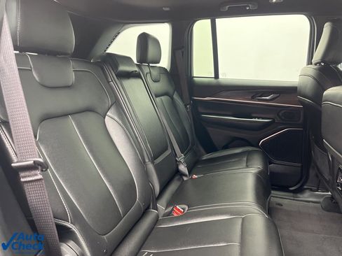 Used 2024 Jeep Grand Cherokee Limited w/ Black Appearance Package image 22