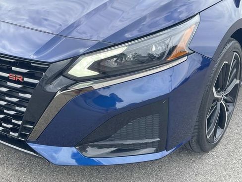 Used 2023 Nissan Altima 2.5 SR FWD image 9