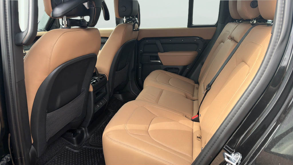 New 2026 Land Rover Defender 110 X-Dynamic SE AWD/4WD image 16