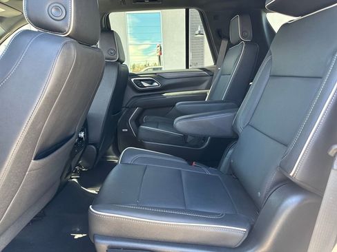 Used 2023 GMC Yukon SLT w/ SLT Premium Package image 19
