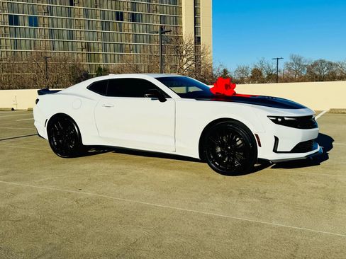 Used 2020 Chevrolet Camaro LT image 3