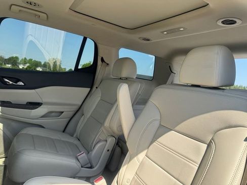 Used 2023 GMC Acadia Denali w/ Denali Ultimate Package AWD/4WD image 16