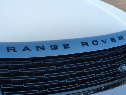 Used 2025 Land Rover Range Rover SE image 12