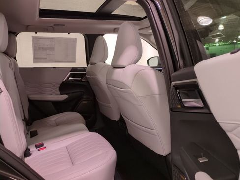 New 2025 Mitsubishi Outlander SEL image 12