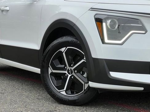 Certified 2023 Kia Niro EX image 2