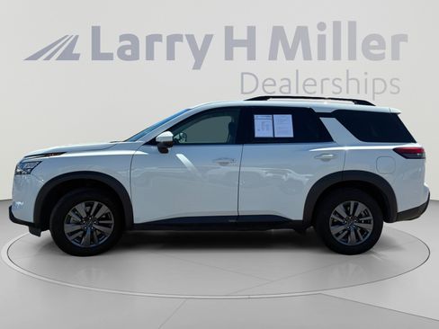 Used 2025 Nissan Pathfinder SV AWD/4WD image 2