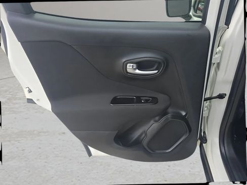 Used 2021 Jeep Renegade Sport w/ Sport Appearance Group FWD image 11