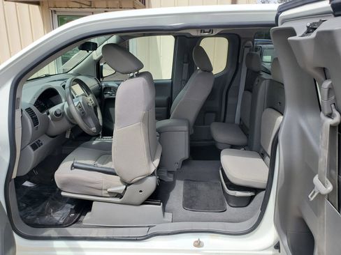 Used 2019 Nissan Frontier S RWD image 3
