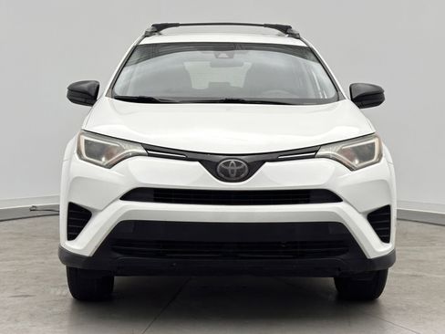 Used 2018 Toyota RAV4 LE image 2