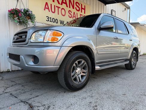 Used 2004 Toyota Sequoia SR5 AWD/4WD image 4