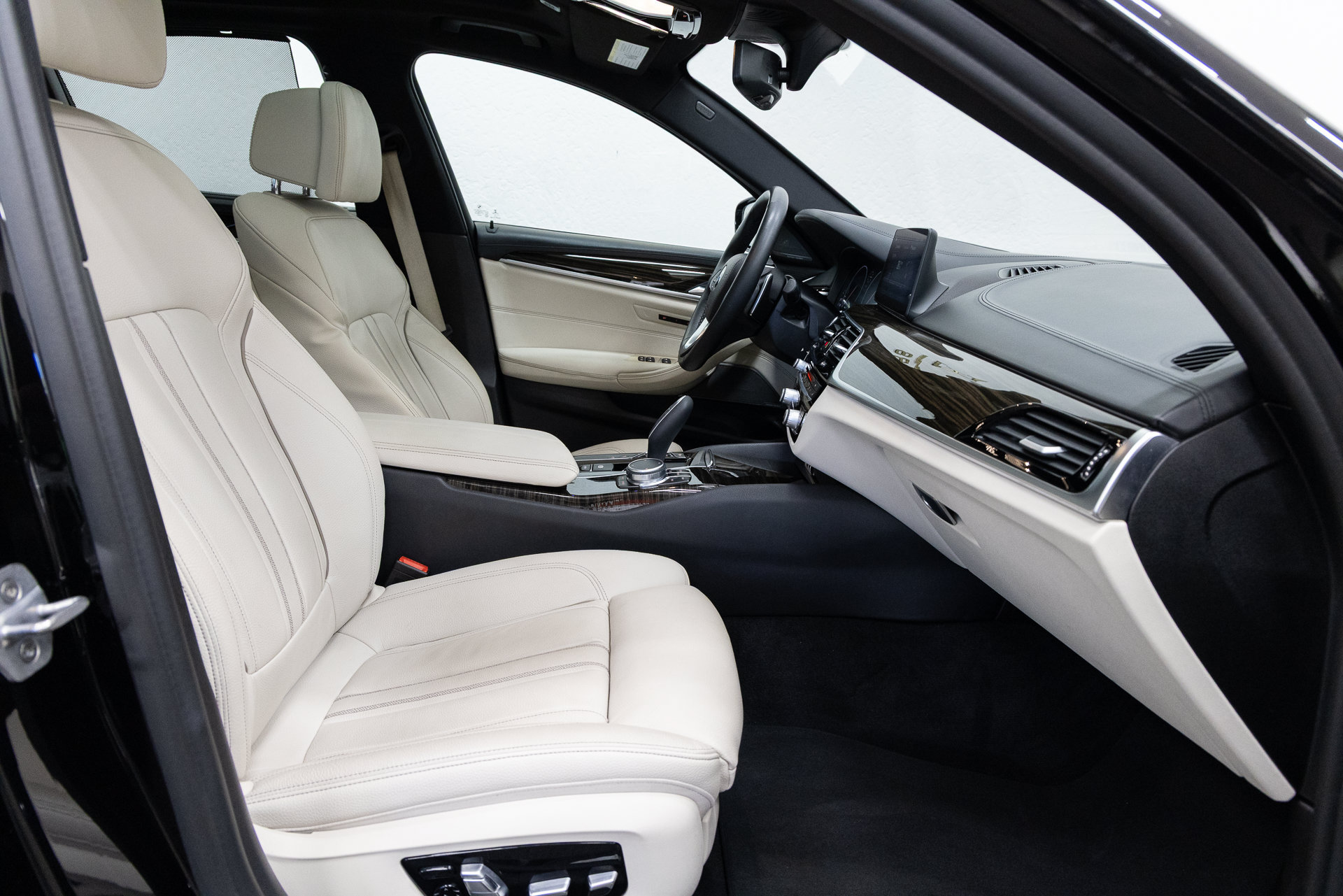 Used 2019 BMW 540i w/ Premium Package RWD image 13
