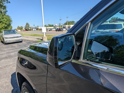 Used 2018 Chevrolet Tahoe LT AWD/4WD image 37