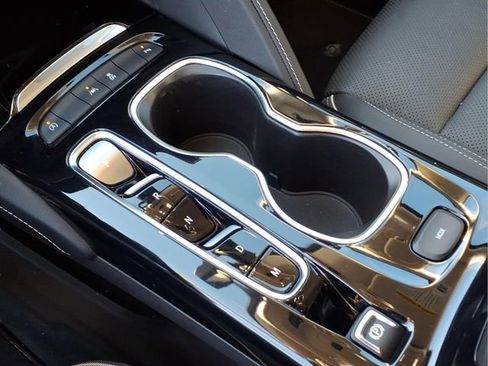 Used 2023 Buick Envision Essence image 11