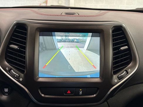 Used 2022 Jeep Cherokee Trailhawk AWD/4WD image 34