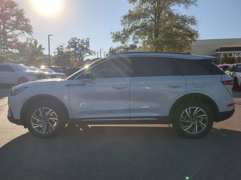 New 2026 Lincoln Corsair Premiere image 6