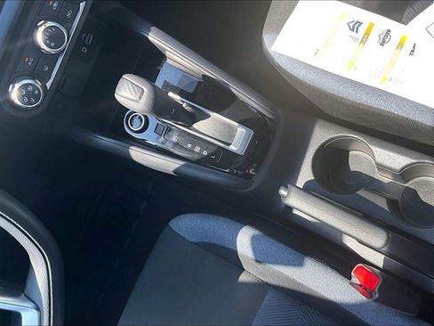 Used 2025 Nissan Versa SV FWD image 17