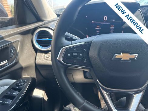 Used 2024 Chevrolet Trax LT w/ LT Convenience Package FWD image 21