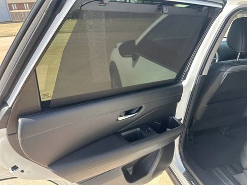 Used 2023 Nissan Pathfinder SL w/ Lighting Package (N92) FWD image 26