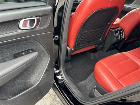 Used 2021 Volvo XC40 T4 Inscription image 6