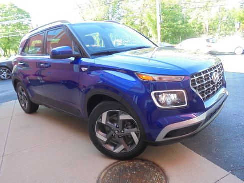 Used 2024 Hyundai Venue Limited FWD image 35