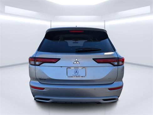 Used 2022 Mitsubishi Outlander SE image 4