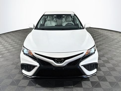 Used 2022 Toyota Camry SE FWD image 2