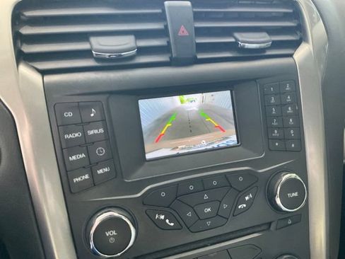Used 2018 Ford Fusion SE FWD image 14