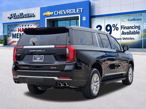 Used 2025 GMC Yukon XL Denali RWD image 5