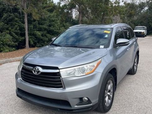 Used 2014 Toyota Highlander XLE image 1