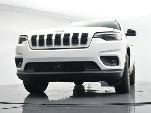 Used 2022 Jeep Cherokee Latitude Lux w/ Sun & Sound Group AWD/4WD image 19