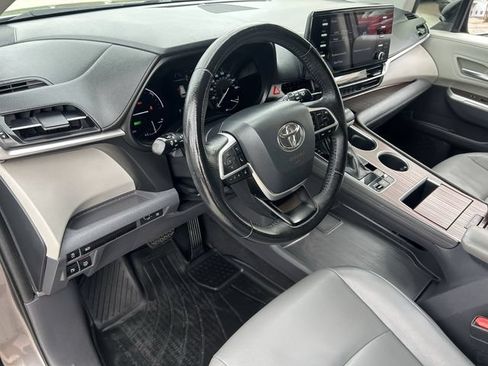 Used 2021 Toyota Sienna XLE FWD image 20