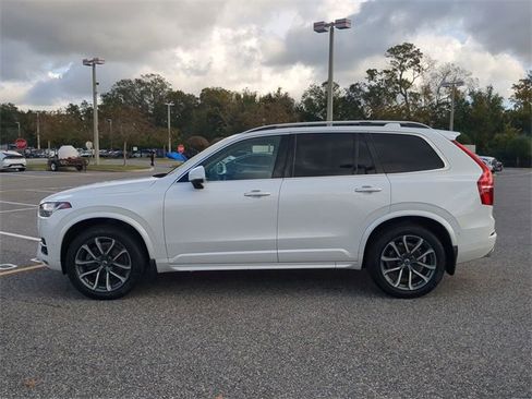 Used 2017 Volvo XC90 T6 Momentum w/ Vision Package image 7