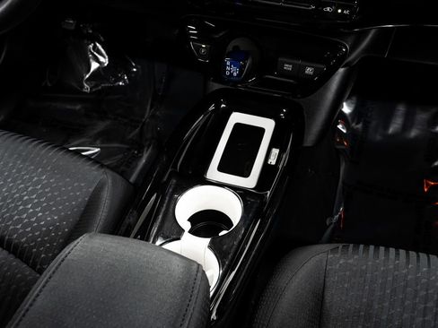 Used 2017 Toyota Prius Three image 17