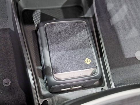 Used 2024 Rivian R1S Adventure image 23