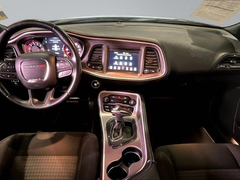 Used 2022 Dodge Challenger SXT image 7