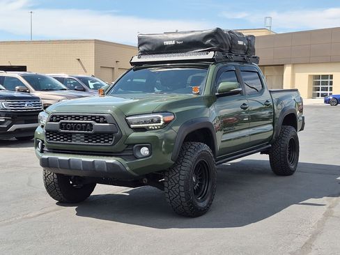 Used 2021 Toyota Tacoma TRD Off-Road w/ Technology Package AWD/4WD image 10