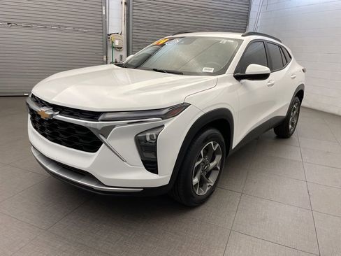 Used 2024 Chevrolet Trax LT w/ Driver Confidence Package FWD image 7