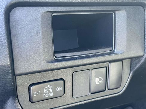 Used 2018 Toyota Tacoma SR w/ SR Convenience Package AWD/4WD image 18