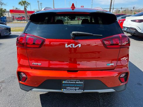 Used 2022 Kia Niro LXS image 6