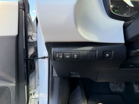 Used 2023 Toyota Corolla SE w/ SE Package image 19